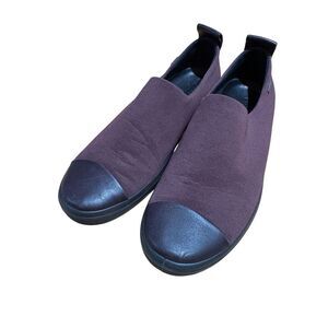 ECCO Women's Soft 7 Gore-tex Slip on Burgundy Women’s Slip On Sneaker size 9